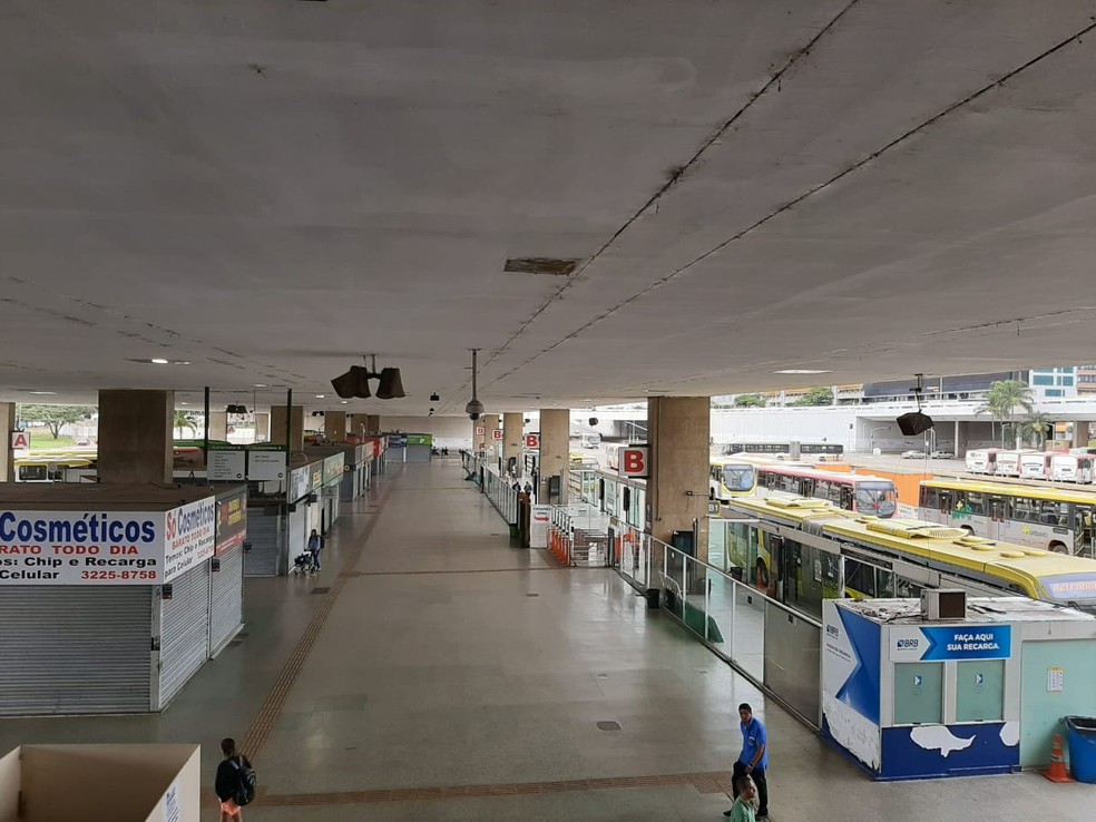 24 de março - Rodoviária do Plano Piloto, praticamente vazia, após medidas de restrição de aglomeração de pessoas  — Foto: G1/Carolina Cruz