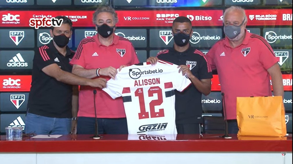 Alisson é apresentado no São Paulo — Foto: Reprodução