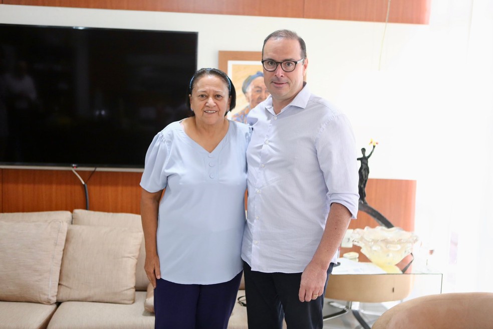 Secretário Guilherme Saldanha e Fátima Bezerra — Foto: Divulgação