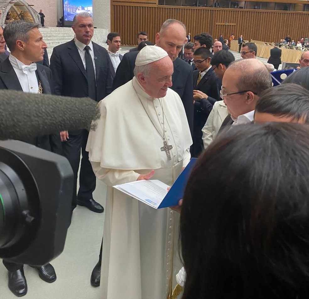 Ibaneis encontra Papa Francisco durante viagem ao Vaticano — Foto: Arquivo pessoal