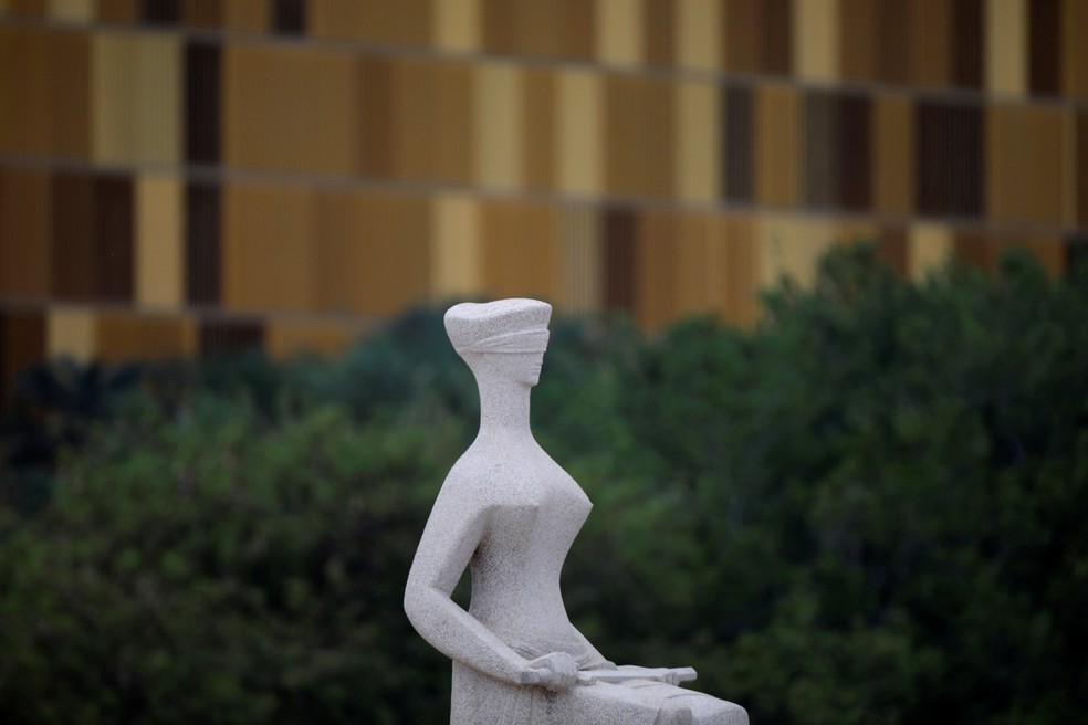 A estátua da Justiça, diante do prédio do STF, em imagem de arquivo — Foto: Ueslei Marcelino/Reuters