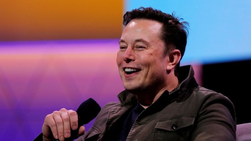 O CEO da SpaceX também falou sobre o uso das redes sociais: 'Eu às vezes digo ou posto coisas estranhas' (Foto: Reuters via BBC)