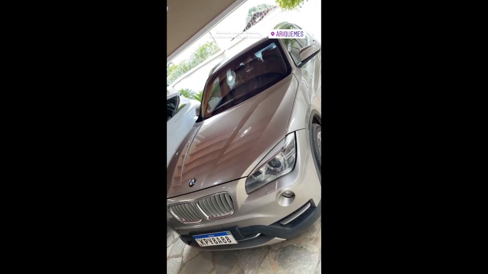 BMW na garagem de um dos investigados pela PF — Foto: Reprodução/Instagram