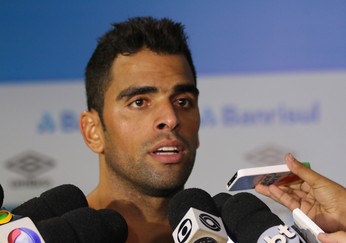 Maicon diz que todo grupo treinou e valoriza testes de Felipão para quinta