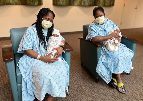 Gêmeas idênticas dão à luz com apenas 48 horas de intervalo no mesmo hospital do Texas (Foto: Reprodução/TEXAS HEALTH)