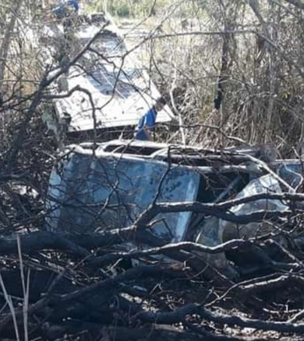 Destroços do carro do casal encontrado morto em Mato Grosso — Foto: Divulgação