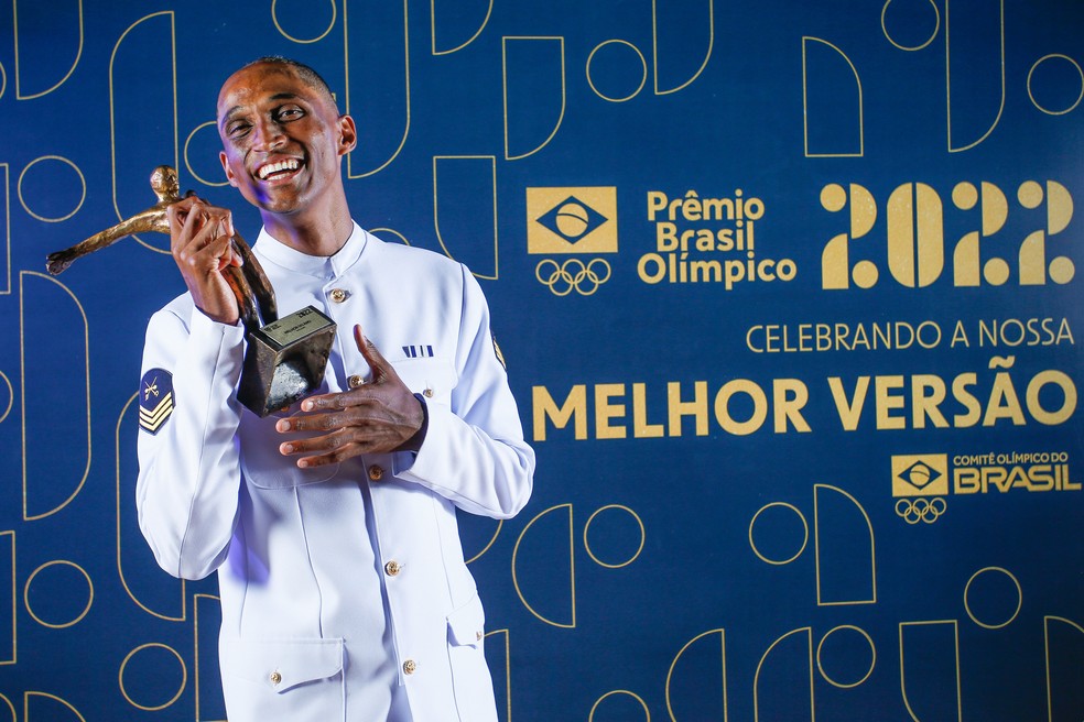 Alison dos Santos "Piu" no Prêmio Brasil Olímpico 2022 — Foto: Wander Roberto/COB