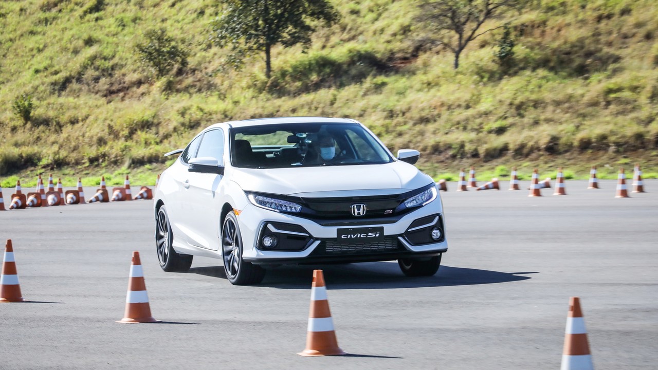 Honda Civic Si muda pouco e continua sendo esportivo para quem gosta de dirigir