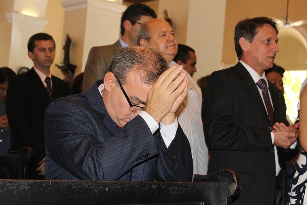 Em 2015, Firmino Filho participa de missa em homenagem ao aniversário de Teresina — Foto: Gil Oliveira/ G1