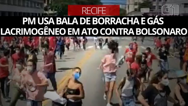 PM usa bala de borracha e gás lacrimogêneo em protesto contra Bolsonaro no Recife