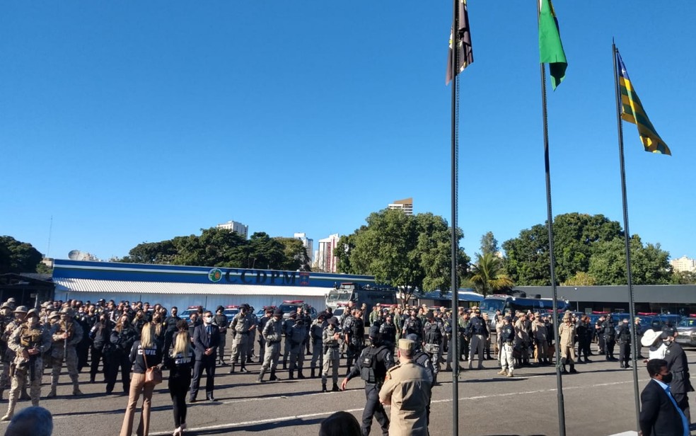 Policiais que participaram de operação para capturar Lázaro Barbosa são homenageados — Foto: Giovana Dourado/TV Anhanguera
