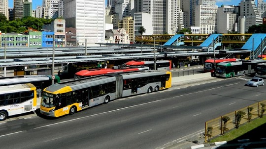 Motoristas de ônibus em SP marcam nova paralisação para quarta-feira e cogitam greve