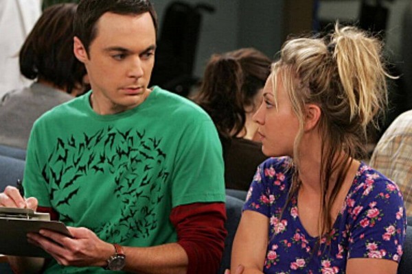 Jim Parsons e Kaley Cuoco em cena de The Big Bang Theory (Foto: Reprodução)