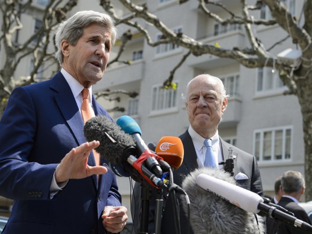 Secretário de Estado dos Estados Unidos, John Kerry, deu entrevista coletiva em Genebra, na Suíça, nesta segunda-feira (2)  (Foto: Fabrice Coffrini / AFP)