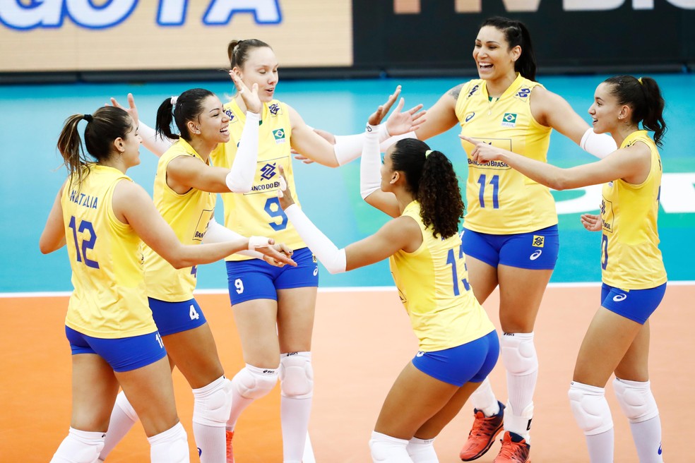 Trio jogou junto pela última vez na seleção na Copa dos Campeões em 2017 — Foto: Divulgação/FIVB