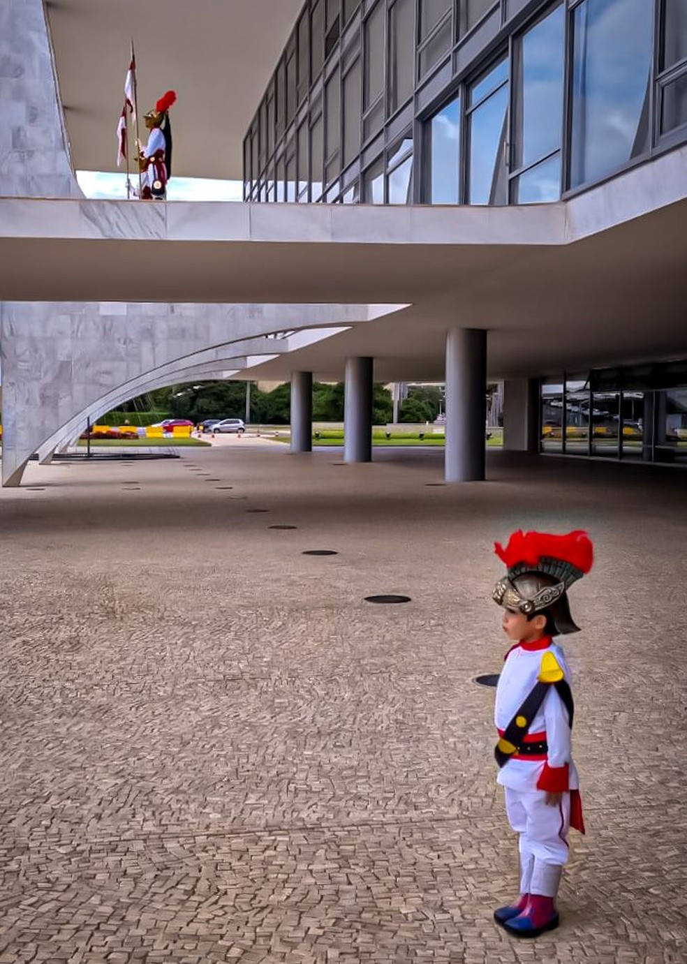 Henrique Nakamura, de 4 anos, veste farda dos Dragões da Independência, em Brasília — Foto: Arquivo pessoal