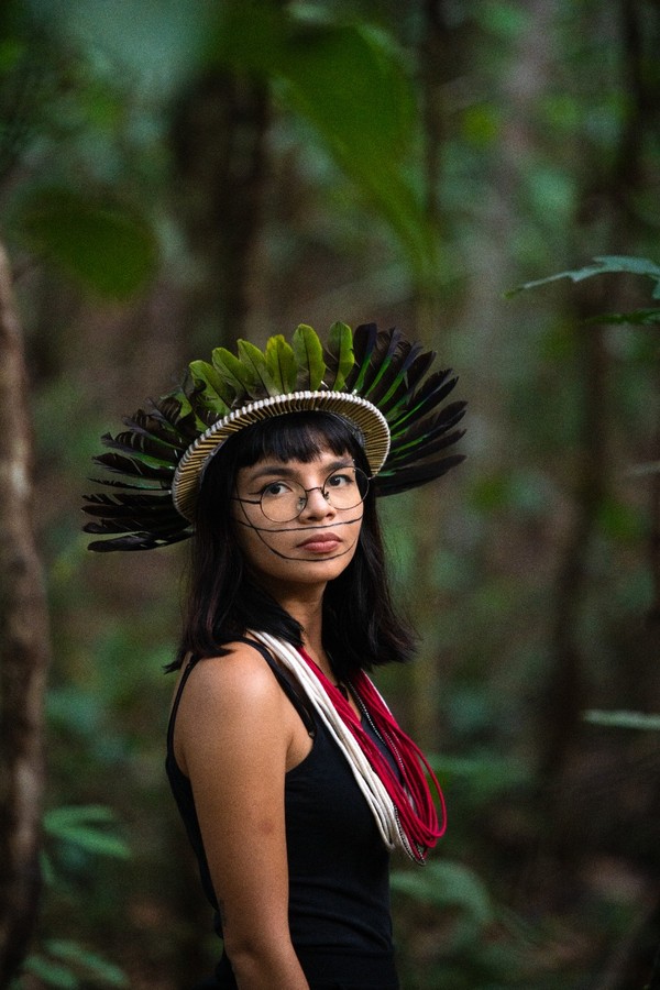 Txai Suruí foi a única brasileira a discursas na COP26 (Foto: Reprodução/Gabriel Uchida)