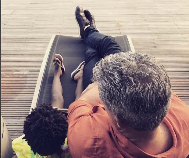 Bruno e Titi descansam em pleno "domingo" (Foto: Reprodução Instagram)