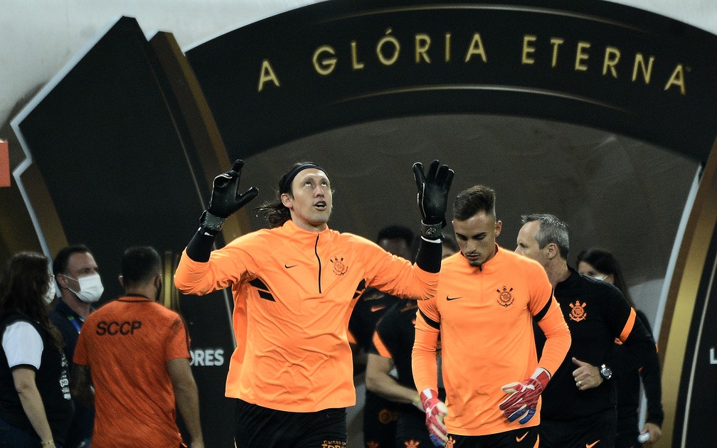 Apenas Cássio, Fábio Santos e Jô foram titulares em todos os jogos da Libertadores