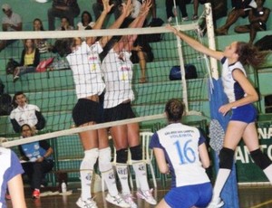 Vôlei Feminino de Santos se reabilita no Paulista com vitória