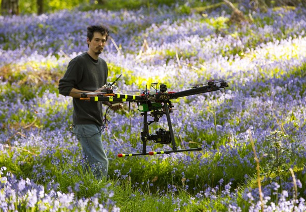 Em alguns destinos turísticos, os turistas são proibidos de usar drones para tirar fotos (Foto: Ashley Cooper/Barcroft Images/Barcroft Media via Getty Images)