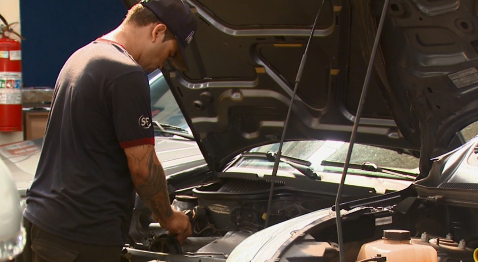 Entre as vagas, está para mecânico de automóveis — Foto: Marlon Tavoni/EPTV