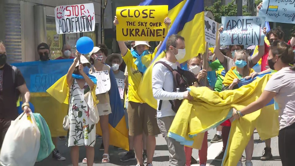 Protesto contra a invasão da Rússia à Ucrânia na Avenida Paulista, em São Paulo, neste domingo (6) — Foto: Reprodução/GloboNews