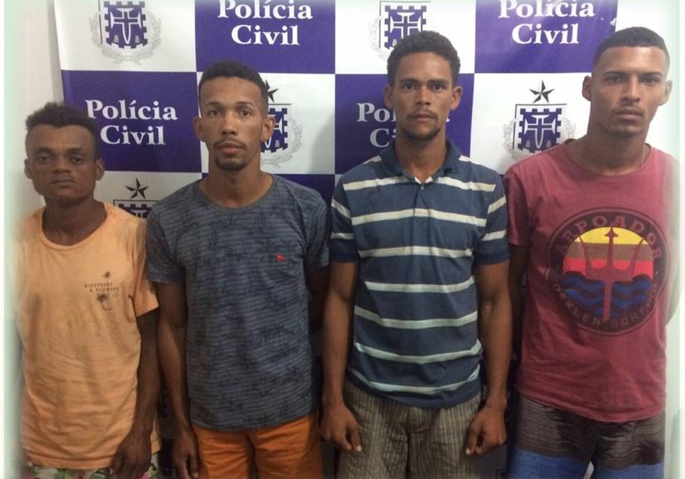 Homens foram presos suspeitos de roubar R$ 14 mil que estava em cima de guarda-roupa — Foto: Divulgação/Polícia Civil