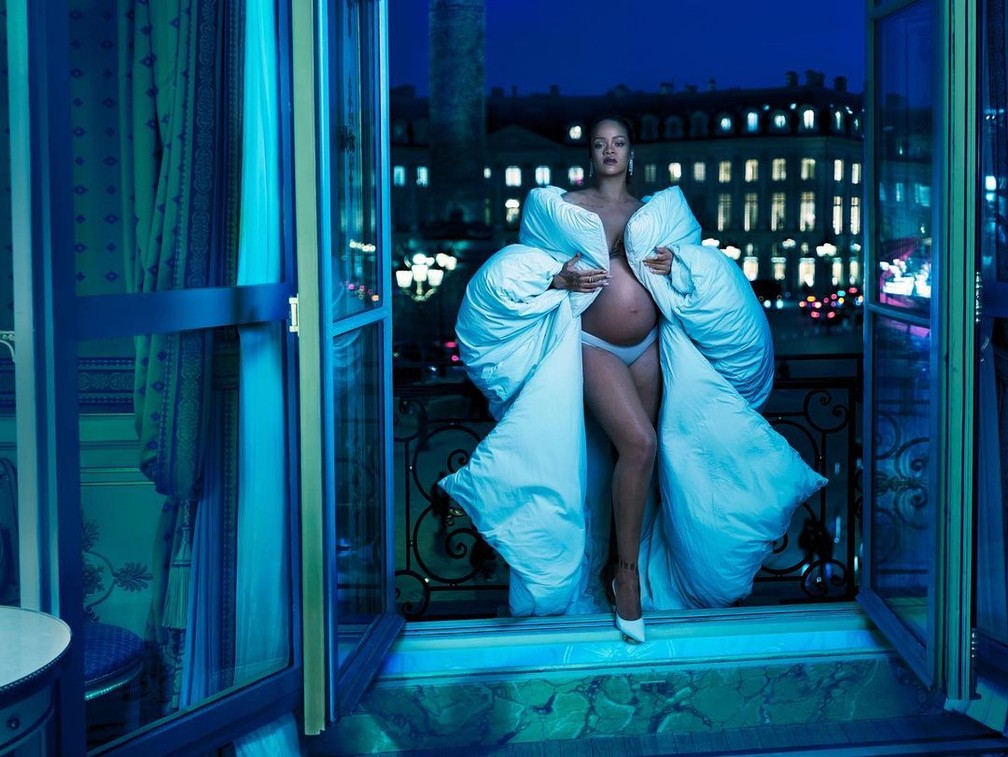 Rihanna para 'Vogue' com fotos de Annie Leibovitz — Foto: Reprodução/Instagram/Rihanna