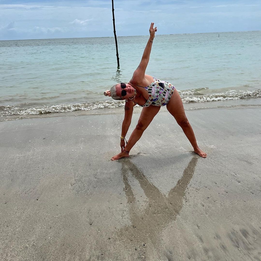 Astrid Fontenelle posa de biquíni em novo álbum de fotos na Bahia ao lado da família  (Foto: Reprodução / Instagram)
