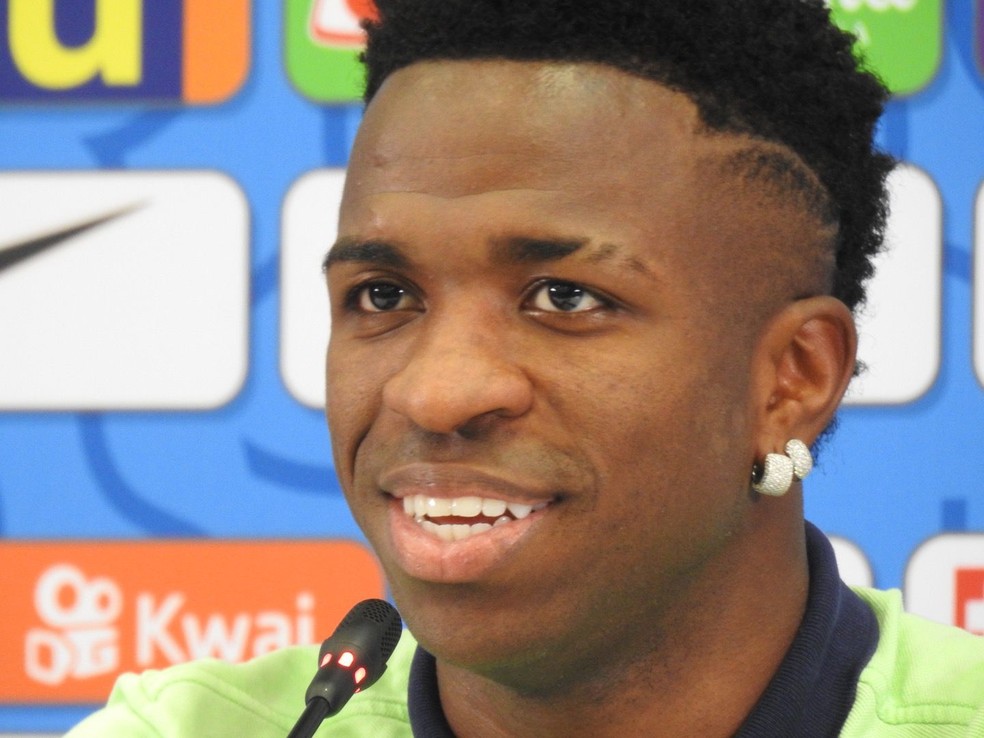 Vinícius Jr em entrevista coletiva nesta quarta — Foto: Bruno Cassucci/ge