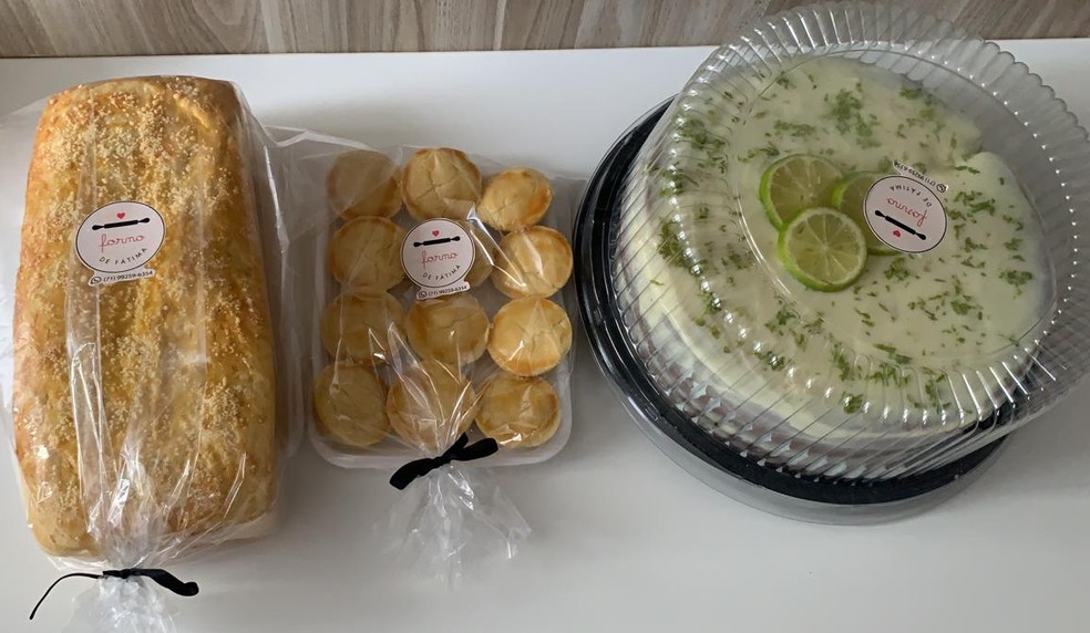 Os produtos mais vendidos por Maria de Fátima são o pão de cebola, as empadas e o bolo de limão com calda — Foto: Foto: Arquivo Pessoal