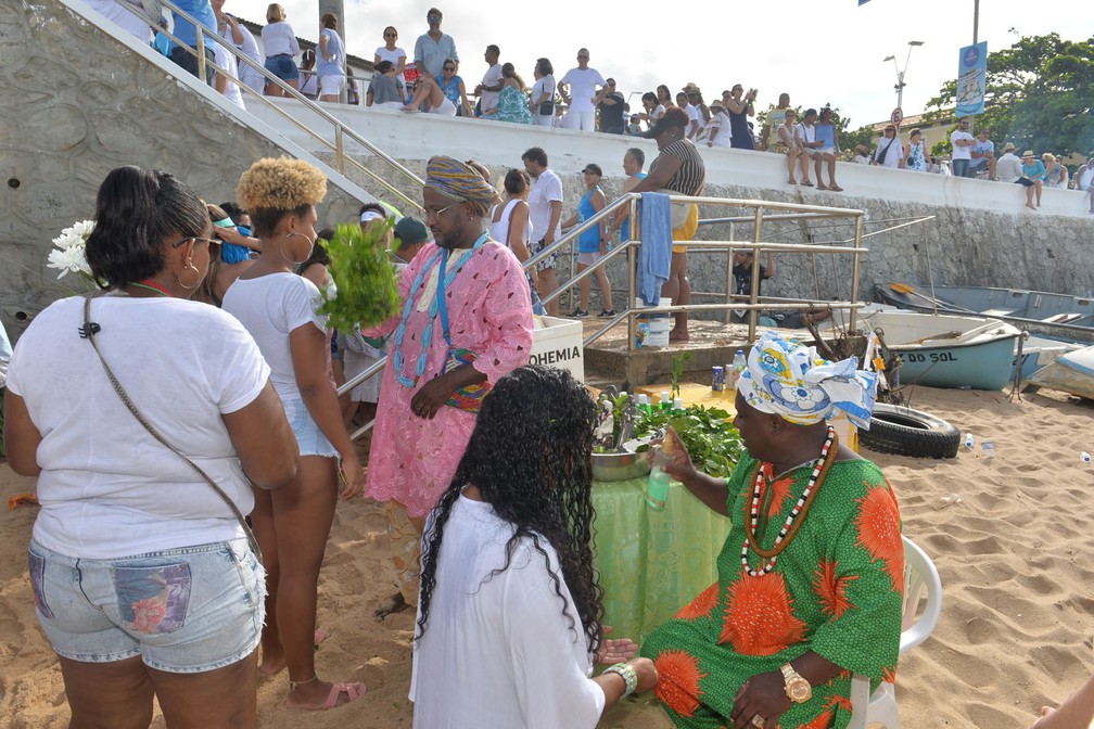 Festa de Iemanjá, em Salvador, neste domingo (2) — Foto: Max Haack/Ag Haack