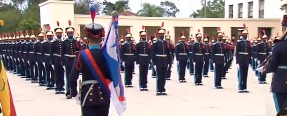 Mais de 400 cadetes participam de cerimônia do Espadim na Aman, em Resende — Foto: Reprodução/ Tv Brasil