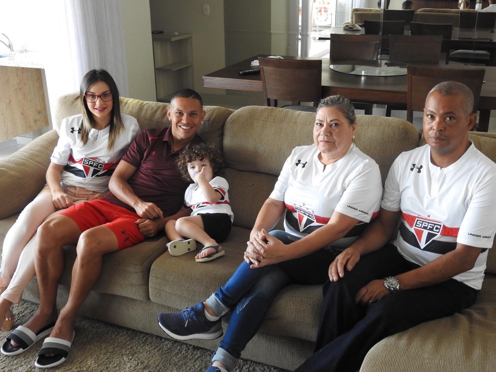 Karoline (esposa), Marcos Guilherme, Eva (mãe) e Jose Inácio (pai) (Foto: Marcelo Hazan)