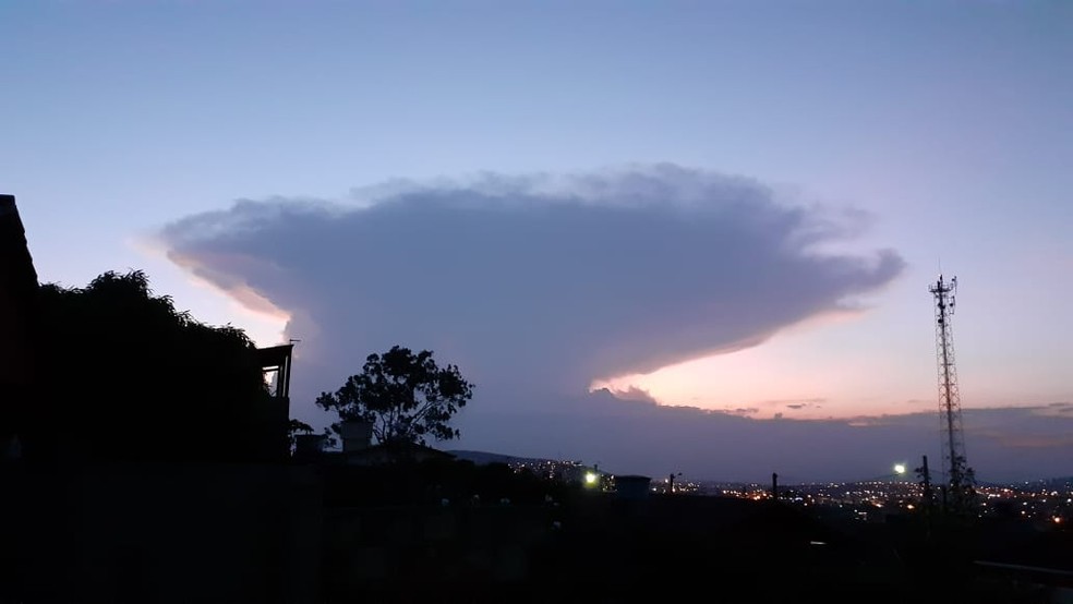 Nuvem 'cumulonimbus' foi registrada no Agreste de Pernambuco — Foto: Sílvio Carvalho/Arquivo pessoal