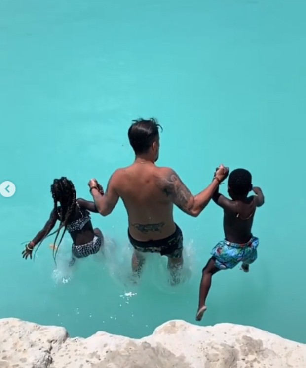 Bruno Gagliasso com filhos (Foto: Reprodução / Instagram)
