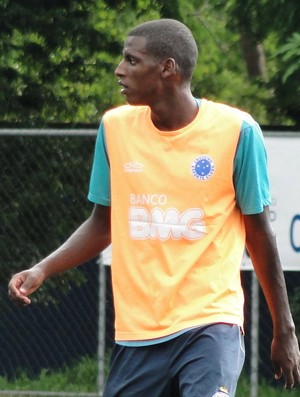 Em Chapecó, Marcelo comanda treino e monta time com volante da base