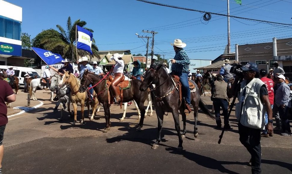 Cavalgada tem 2 comitivas e mais de 130 cavalos inscritos para o percurso deste ano — Foto: Aline Nascimento/G1