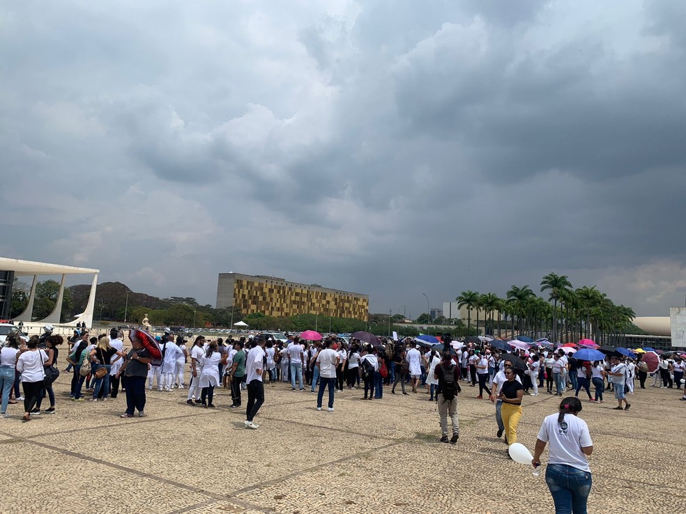 Manifestação de profissionais de enfermagem contra suspensão do piso salarial, em Brasília — Foto: Brenda Ortiz/g1
