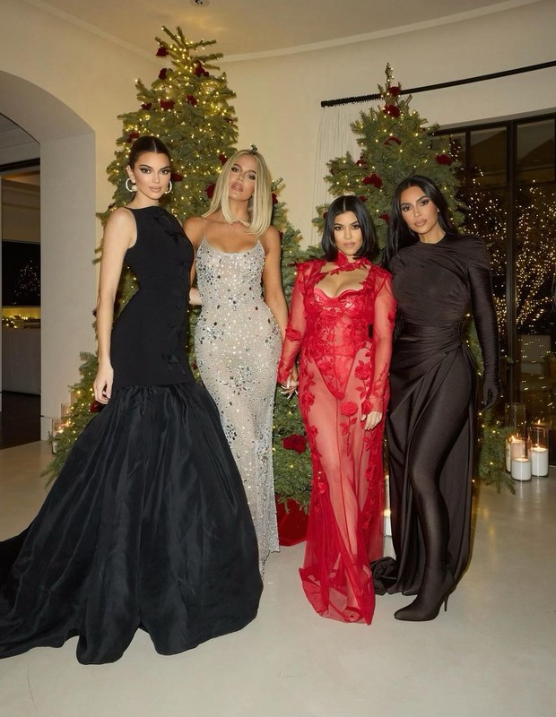 Kendall Jenner, Khloe, Kourtney e Kim Kardahsian (Foto: Reprodução/Instagram)