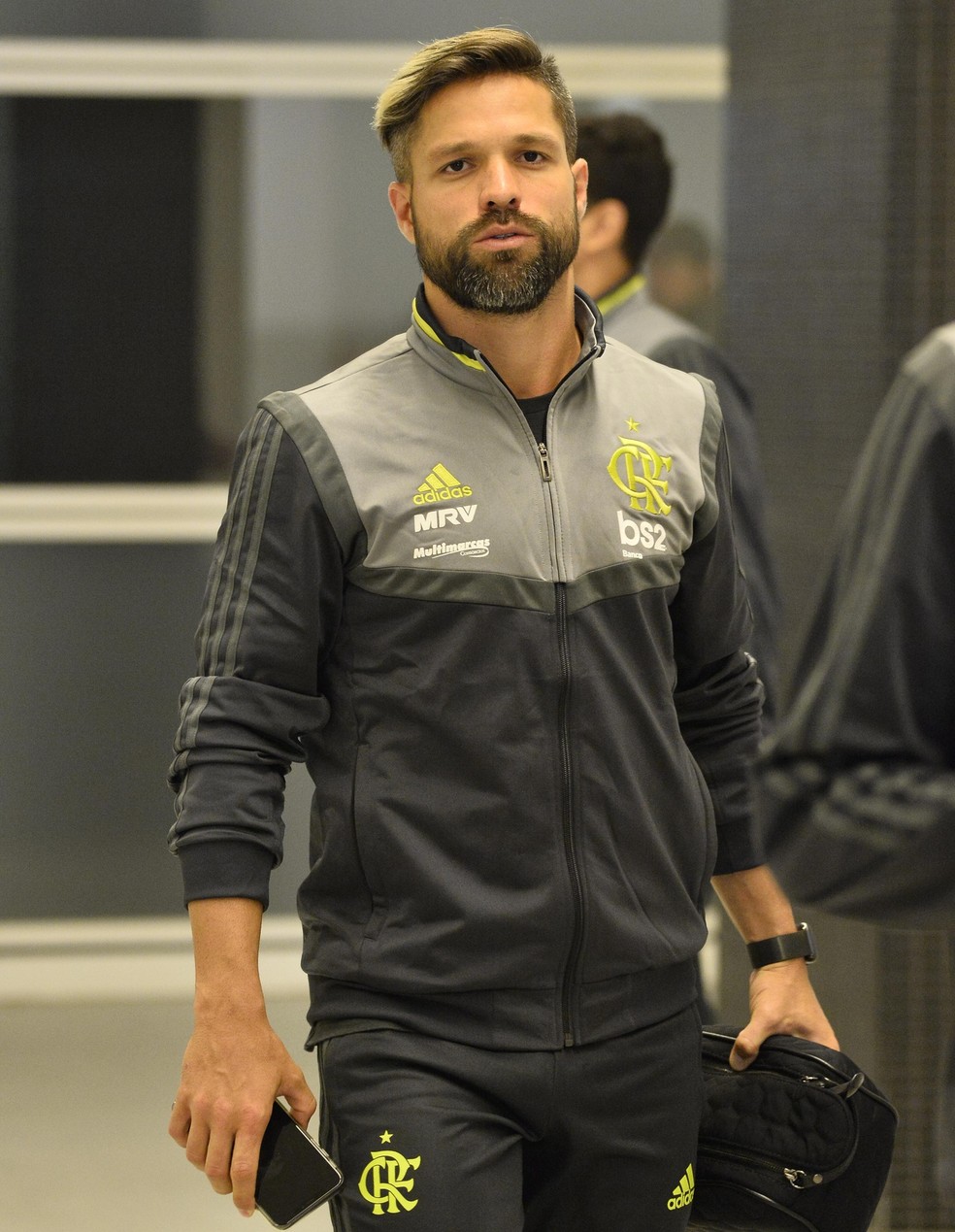 Diego tem sido o jogador mais cobrado por torcedores do Flamengo — Foto: Marcos Ribolli