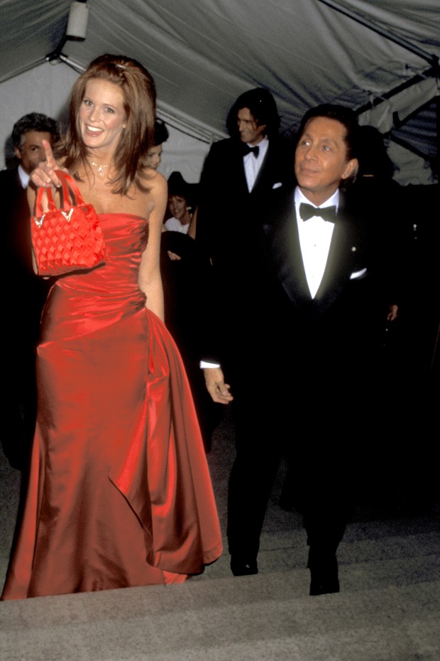 Elle Macpherson and Valentino (Photo by Ron Galella/Ron Galella Collection via Getty Images) (Foto: Ron Galella Collection via Getty)