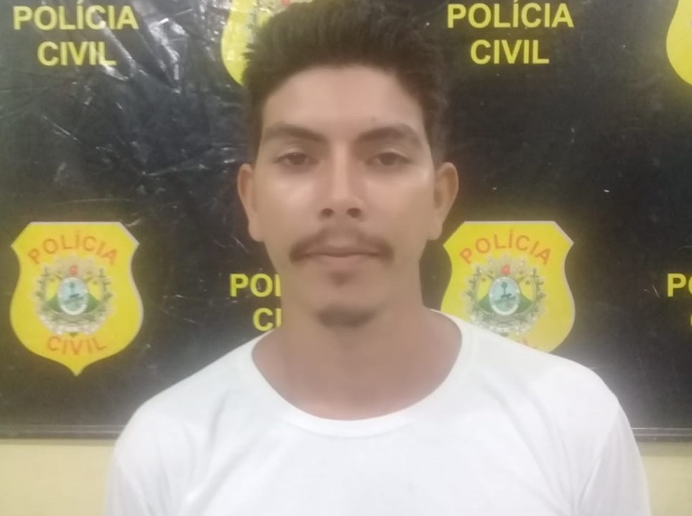 Dono da arma, cunhado das crianças, foi preso em flagrante, nesta quarta-feira (2), em Cruzeiro do Sul — Foto: Divulgação/Polícia Civil
