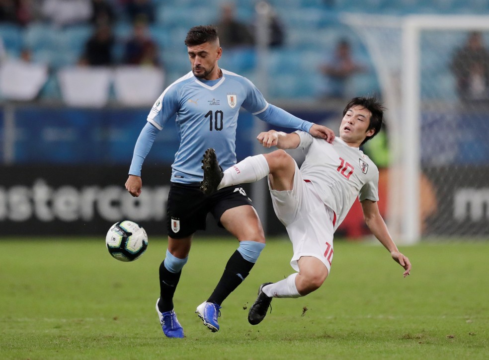 Arrascaeta, do Uruguai, em ação na partida contra o Japão — Foto: REUTERS/Ueslei Marcelino