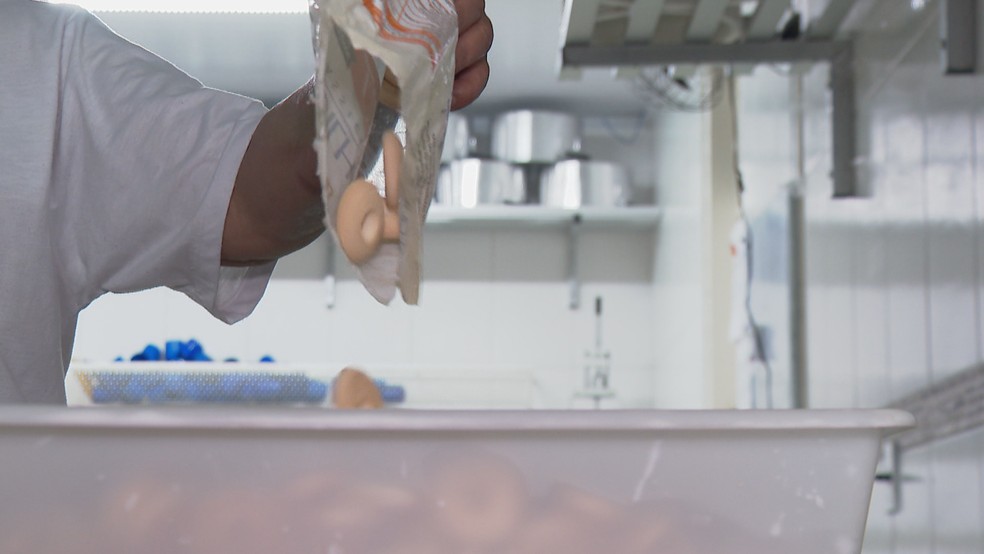 Escolas públicas do Distrito Federal oferecem apenas água e biscoito na merenda — Foto: TV Globo/Reprodução
