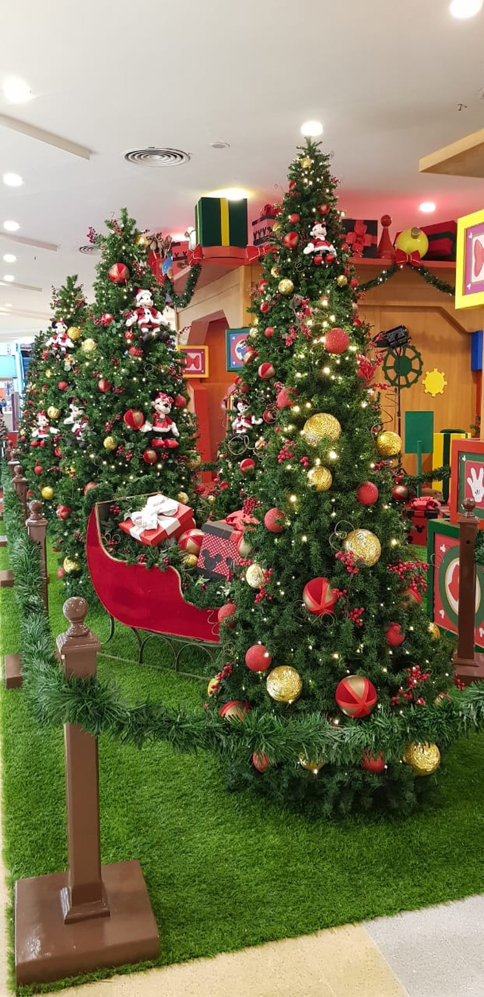 Com Papai Noel virtual, shopping de São José inaugura decoração natalina |  Vale do Paraíba e Região | G1