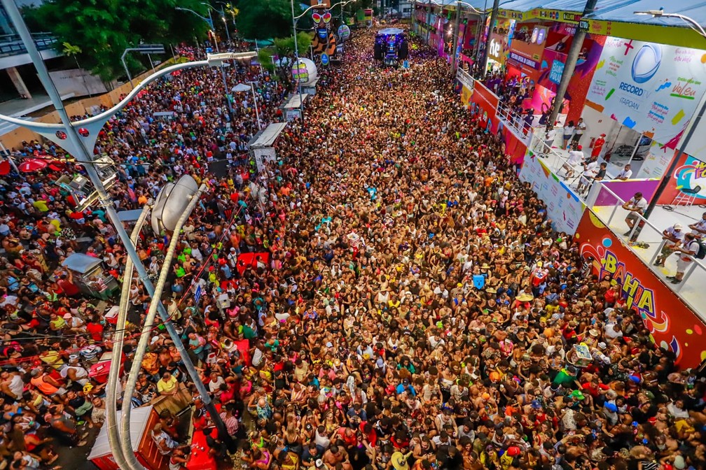 Mar de gente para ver a BaianaSystem em Salvador — Foto: Alfredo Filho/ Secom