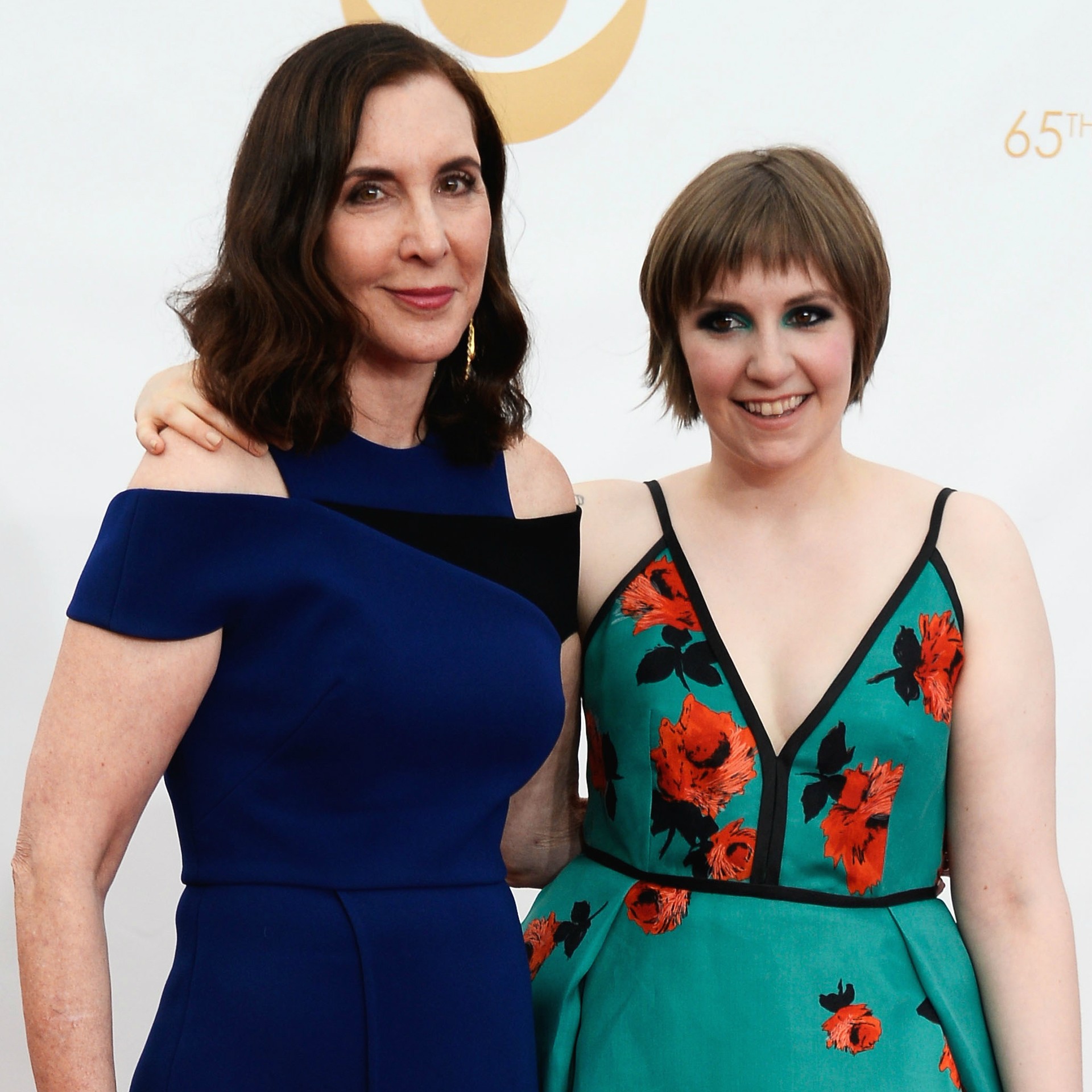 A atriz e roteirista Lena Dunham levou a mãe, a fotógrafa Laurie Simmons, ao Emmy 2013. (Foto: Getty Images)