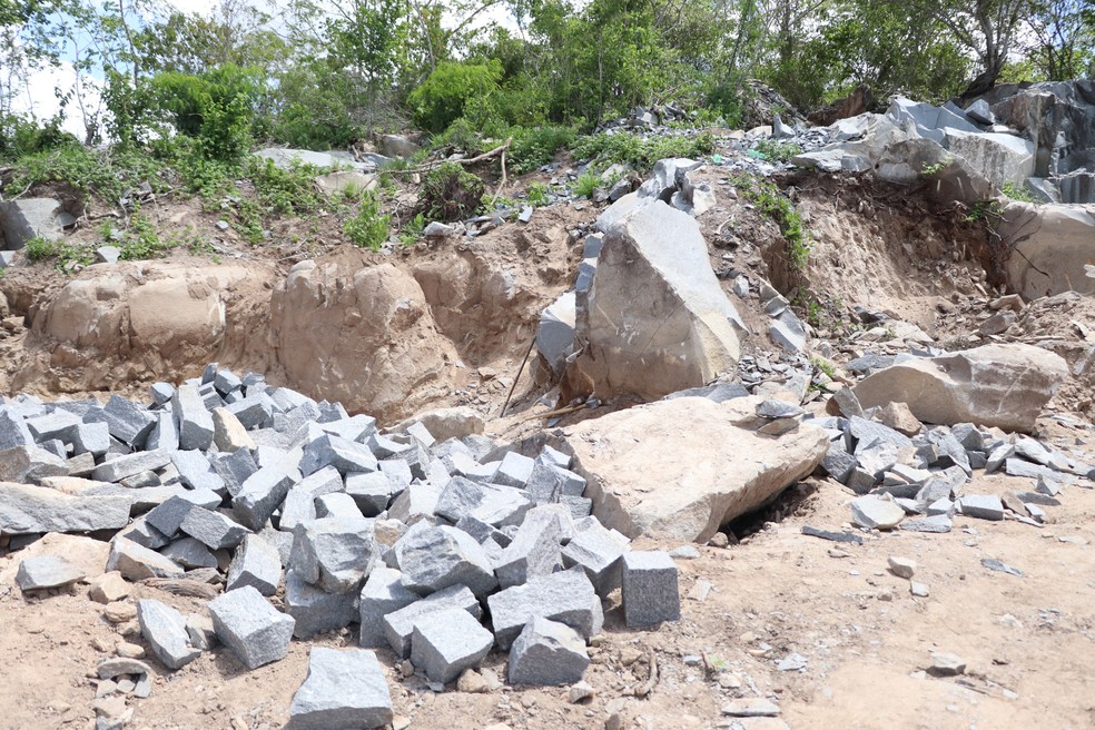 Pedreira produzia cerca de 8 mil pedras por semana.  — Foto: Ascom/ MPT-AL
